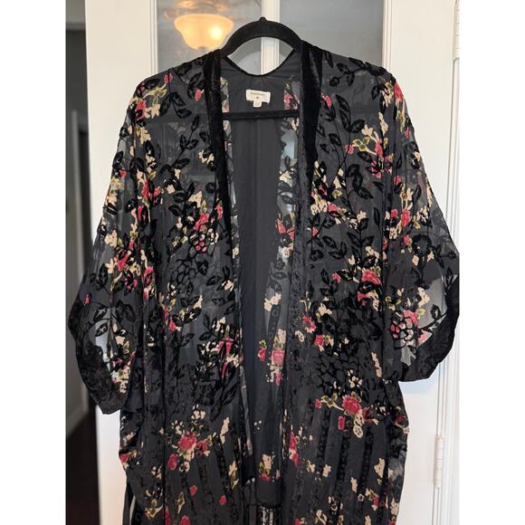 Gorgeous black floral Velvet burnout kimono with fringe World Market One Size - Picture 1 of 10